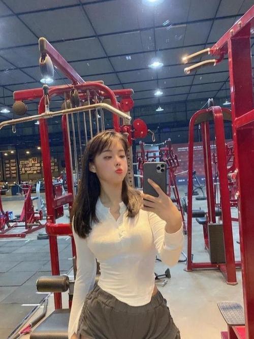 健美比赛中的美女选手