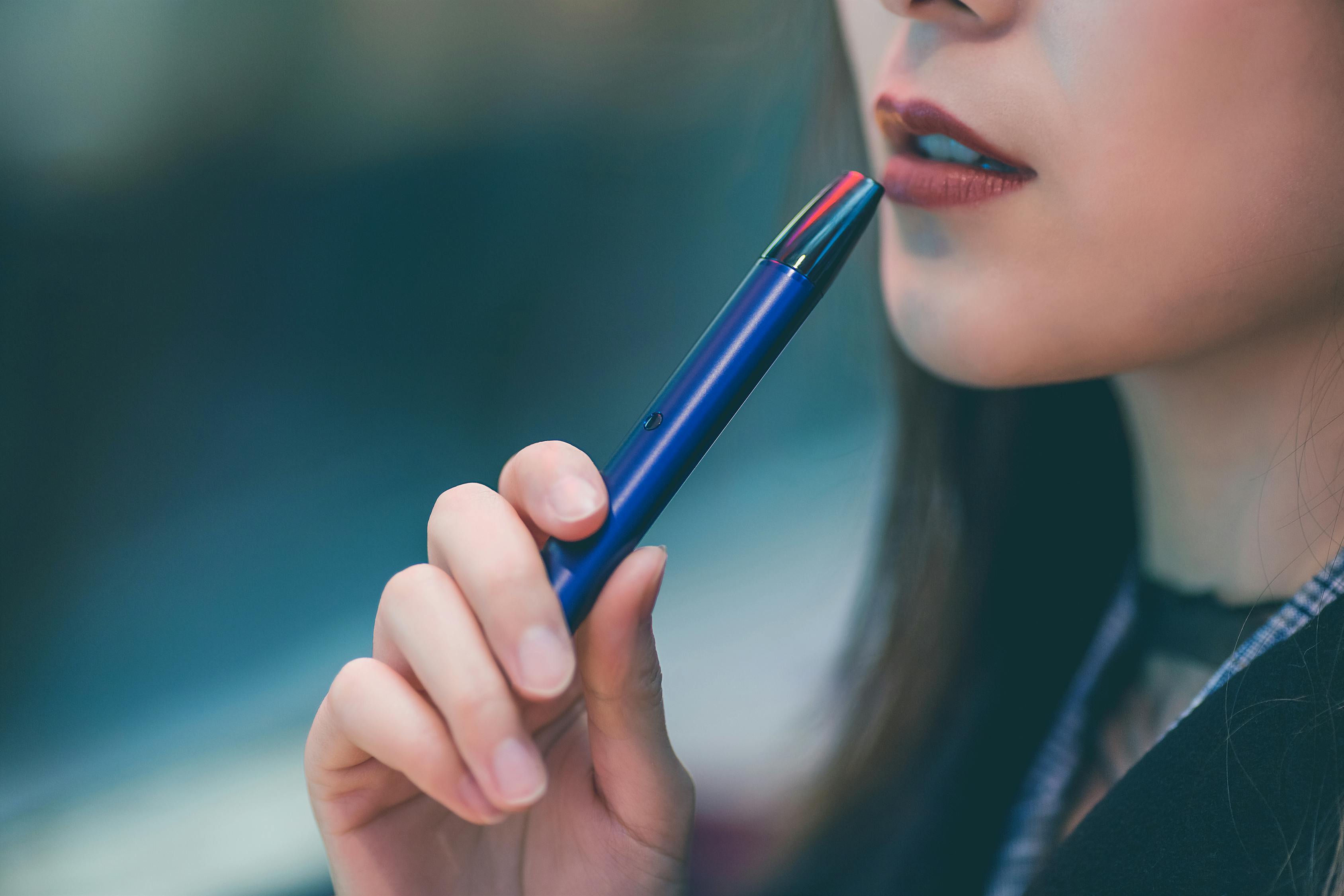 明年我国将继续发行超长期特别国债，深化财政改革，助力经济高质量发展
