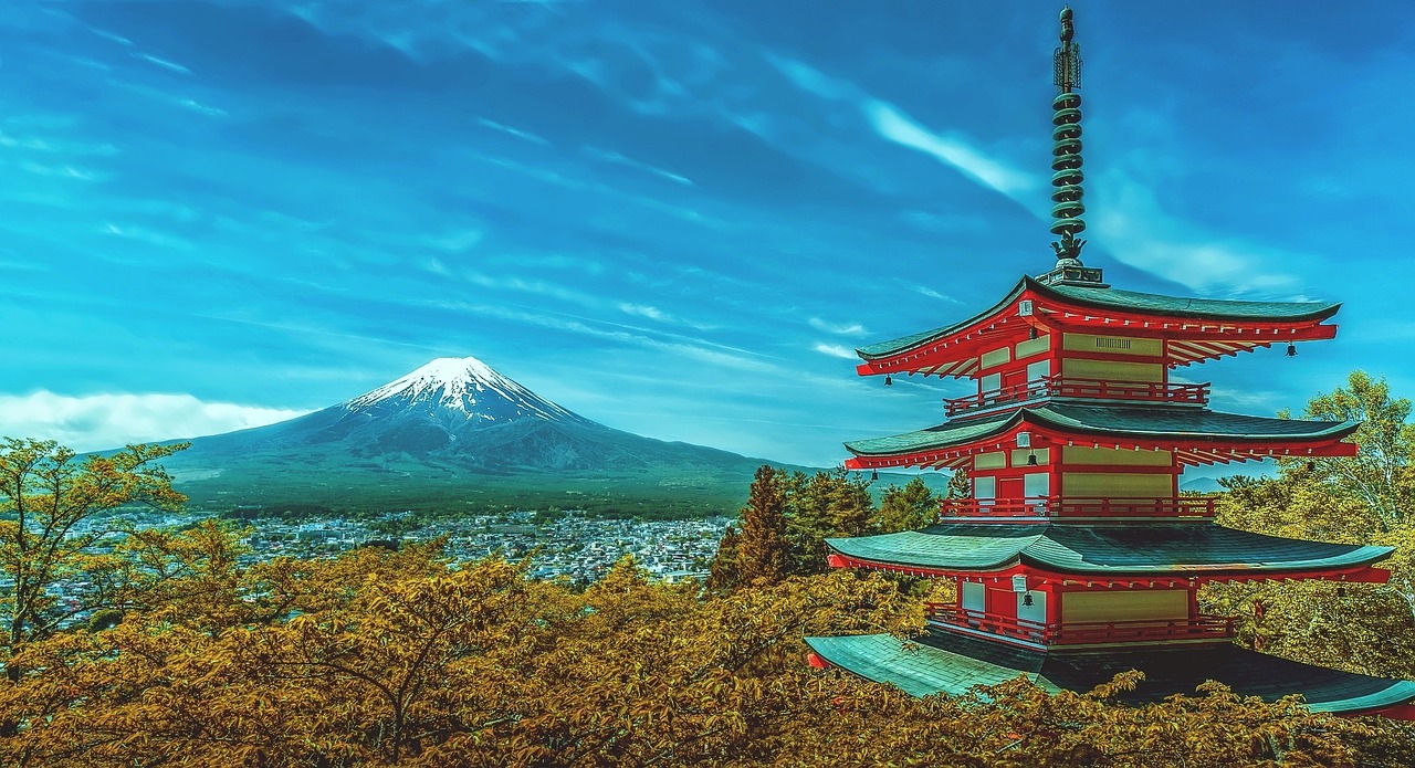 日本富士山特色雪顶迟迟不来，气候变化下的自然警示